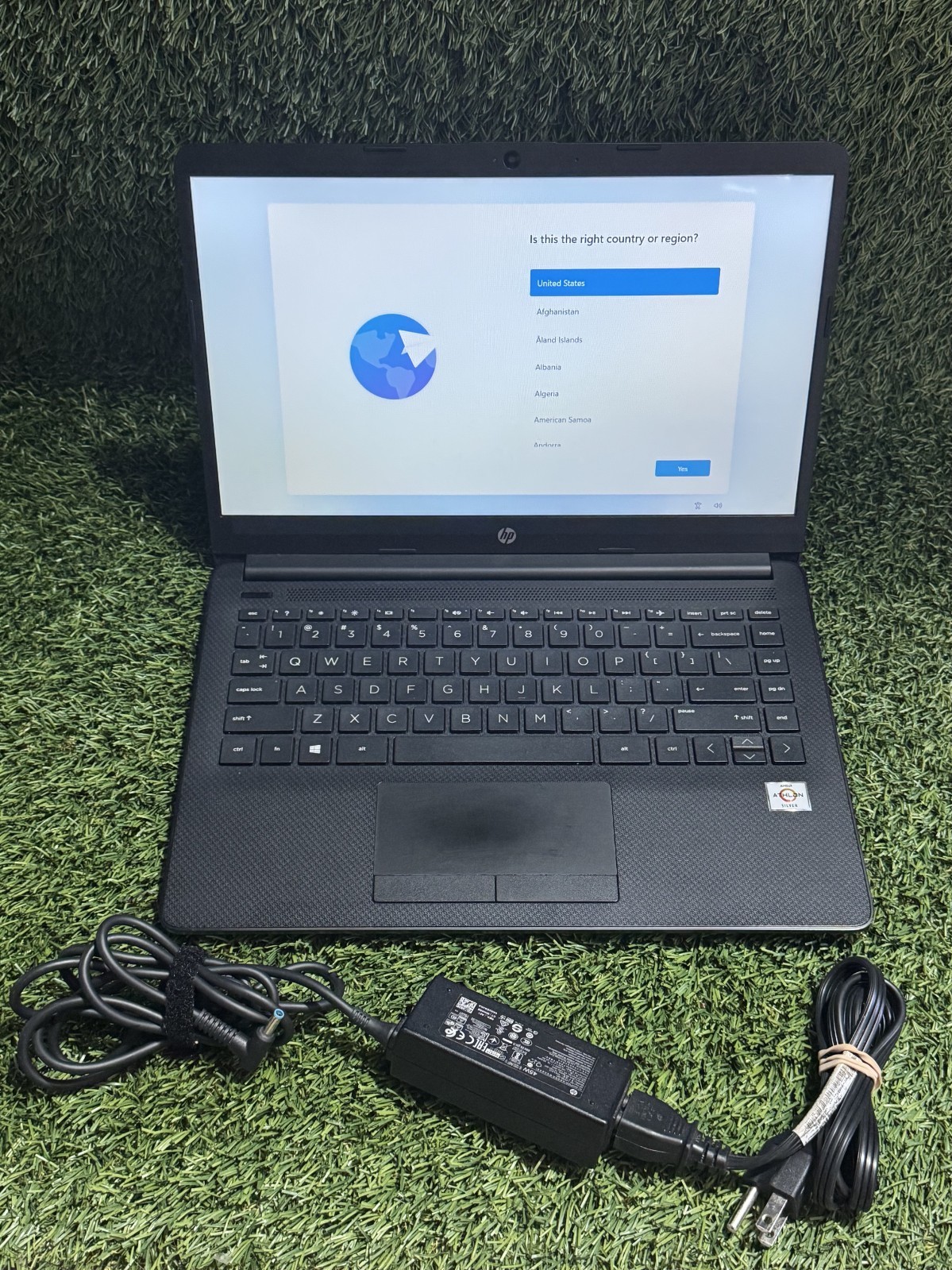 HP Laptop 14" 2020 Model 14-dk1003dx 128 GB Notebook Computer Windows W Charger