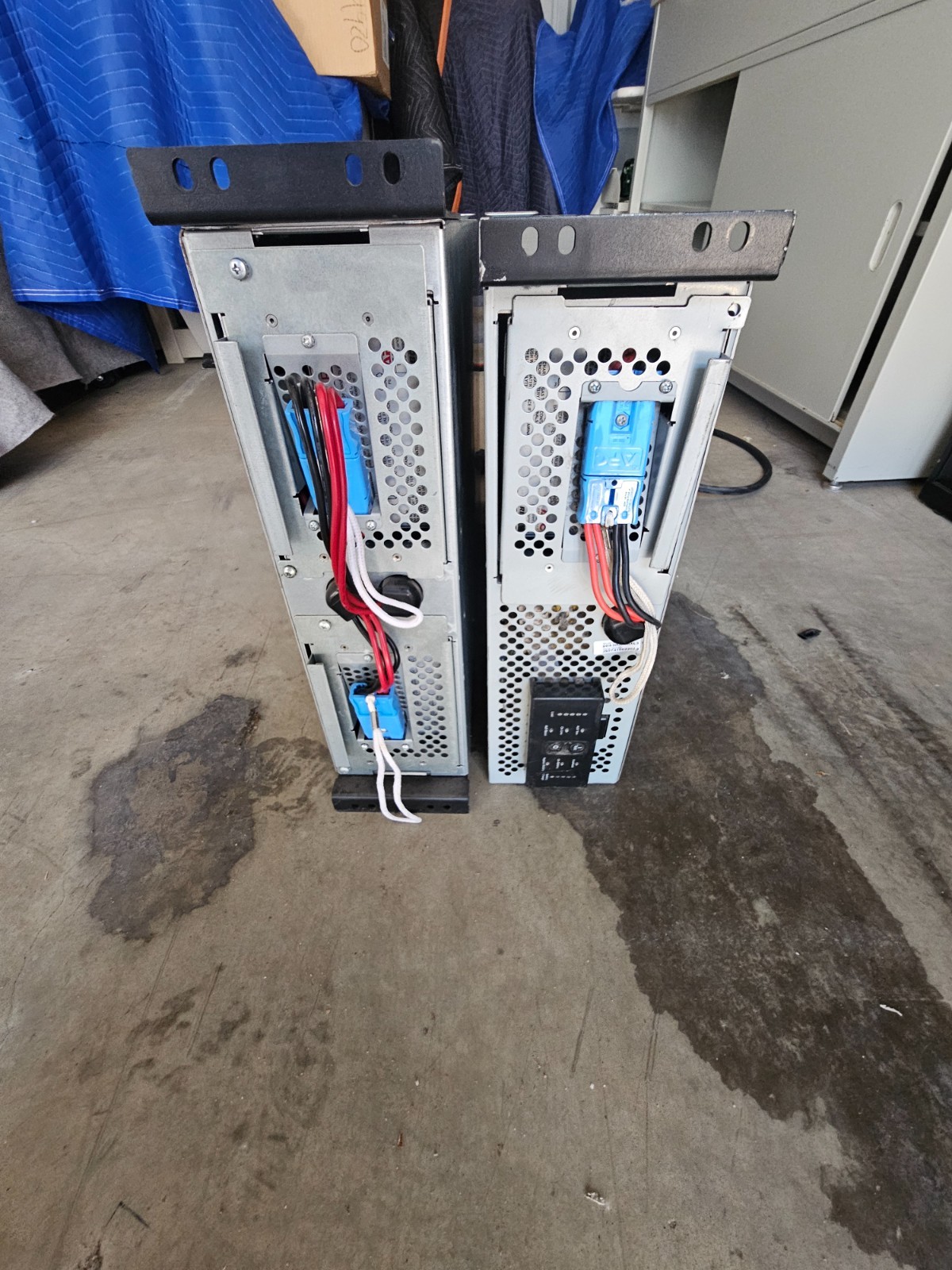 APC SUA3000RMXL3U SMART-UPS 3000VA 2700W and APC SUA48RMXLBP3U Extended Battery