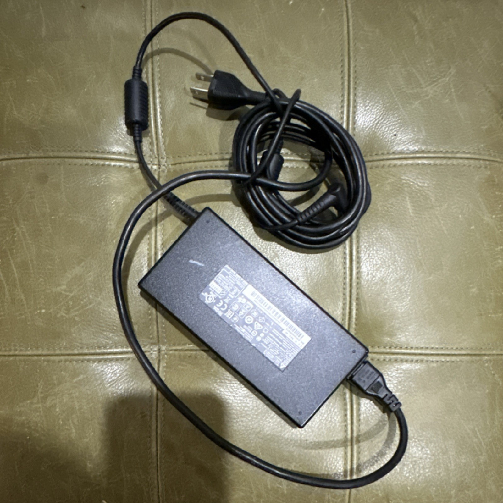 Delta Electronics Power Adapter 19.5V 6.7A for Dell Latitude DA130PE1-00
