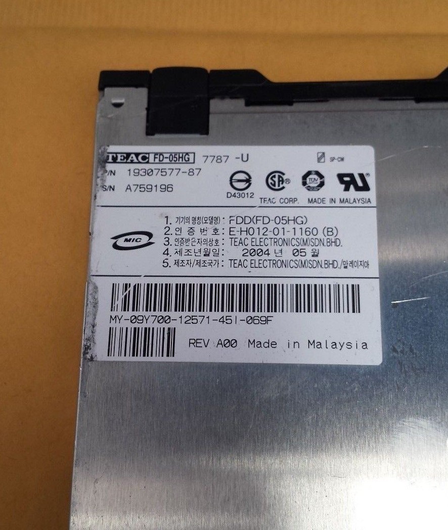 Dell 9Y700 Teac FD-05HG  3.5  1.44MB FDD Floppy Disk Drive #002 & #132