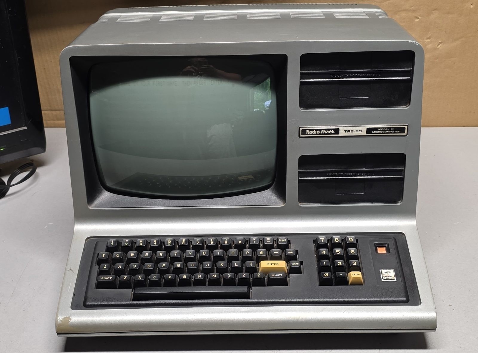 Radio Shack TRS-80 Model III Microcomputer 16K RAM All-in-One Vintage Computer