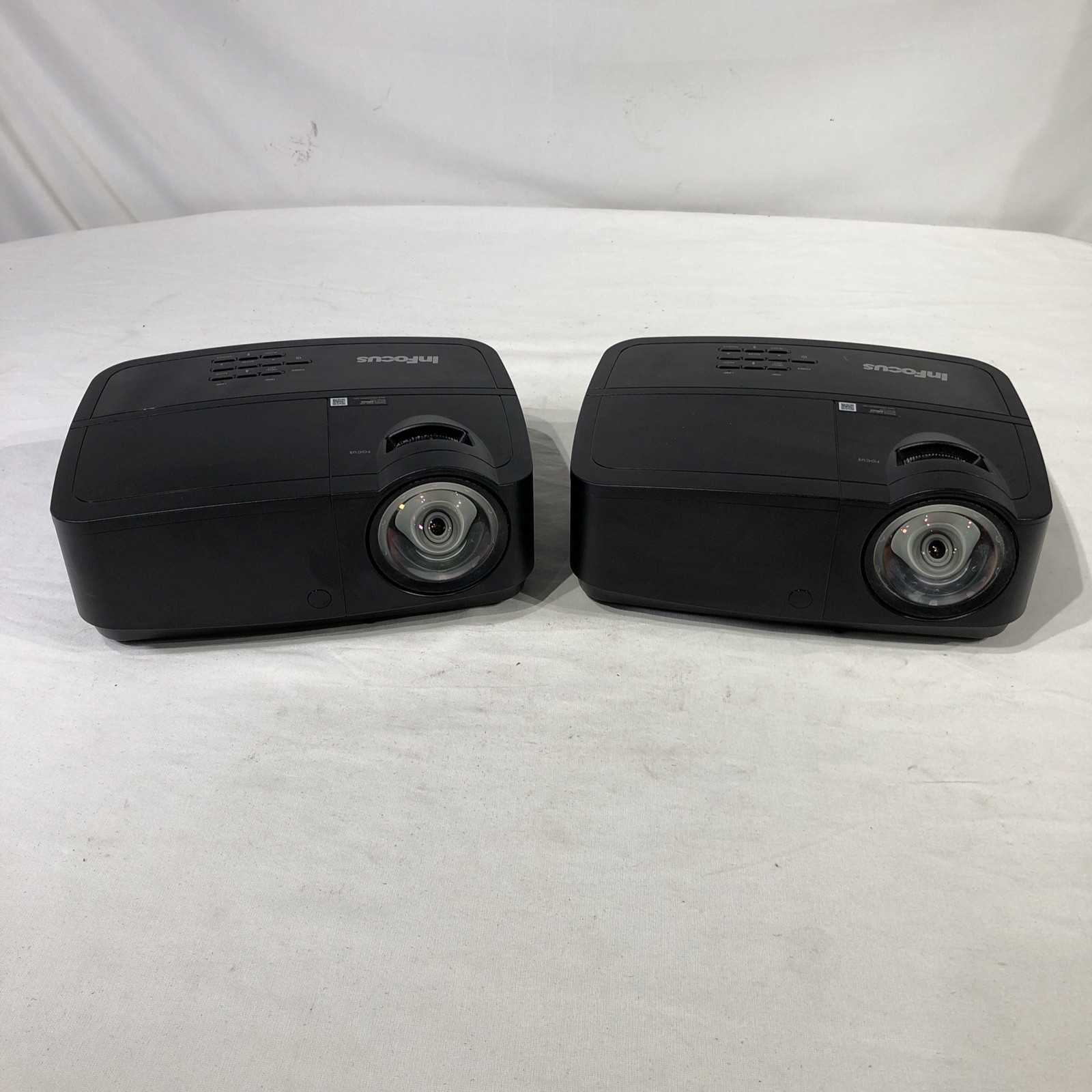 InFocus IN126STX DLP Projector Power Cables Included Tested Lot of 2