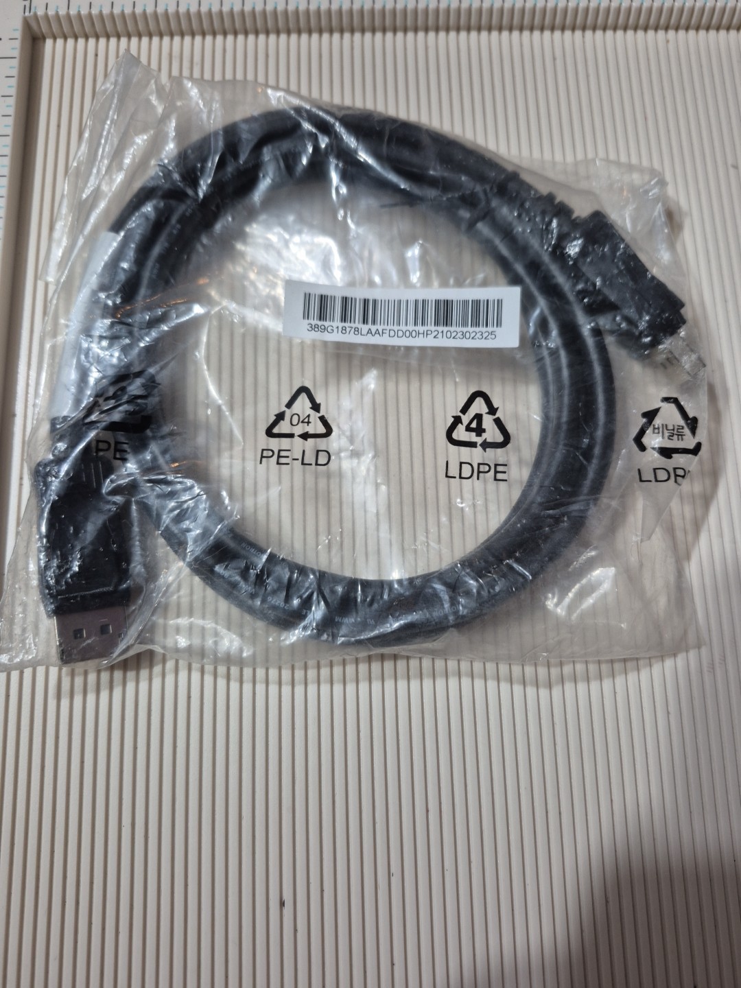 HP (917463-0012102)  DisplayPort Cable