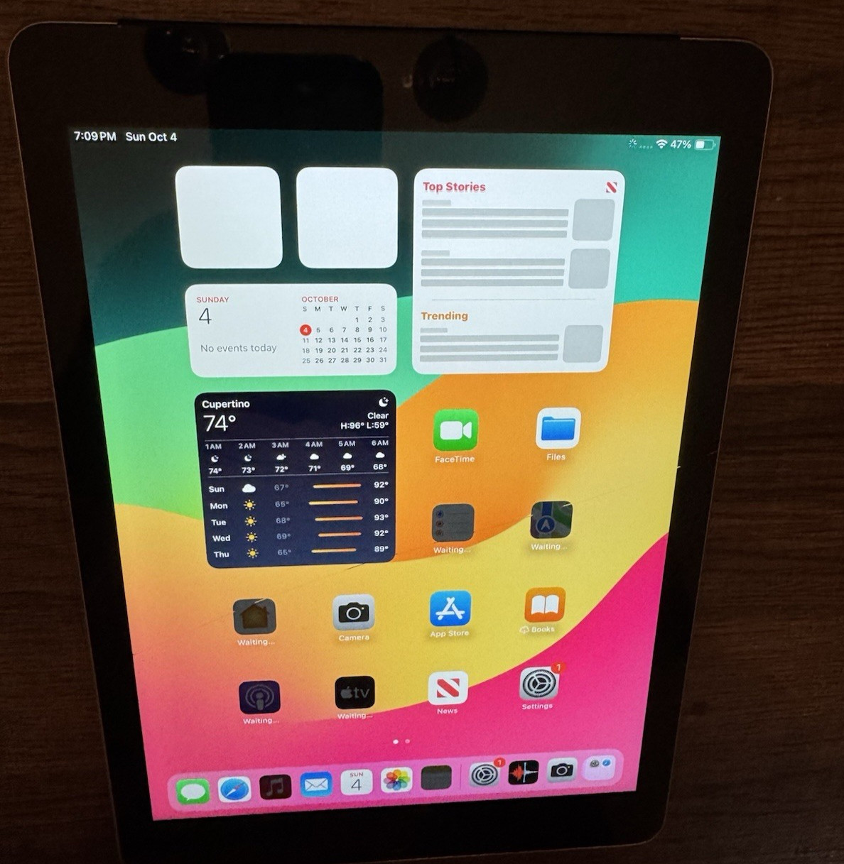 Apple iPad 6th Gen A1954 9.7" 32GB Gray (WIFI+Cellular) Unlocked FAIR (READ)