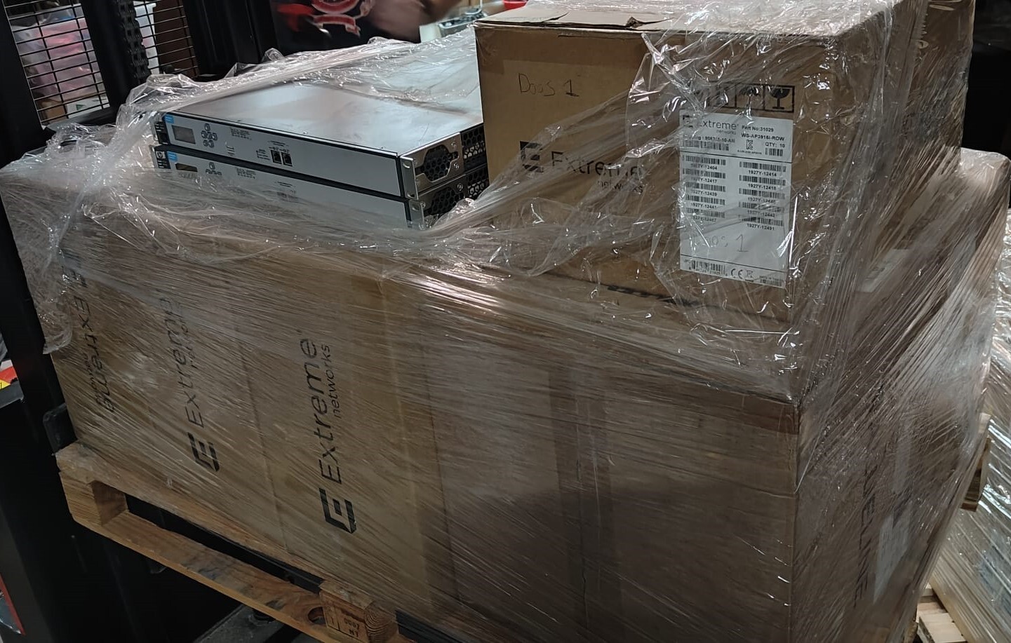 Pallet with HP425 AP, HP MSM410 AP, HP MSM760 Controler