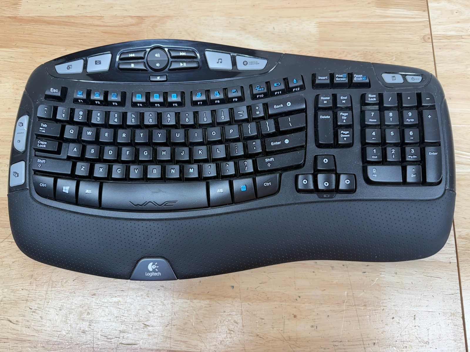 Logitech K350 Wave Wireless Keyboard – Powers On – NO USB Receiver / Dongle