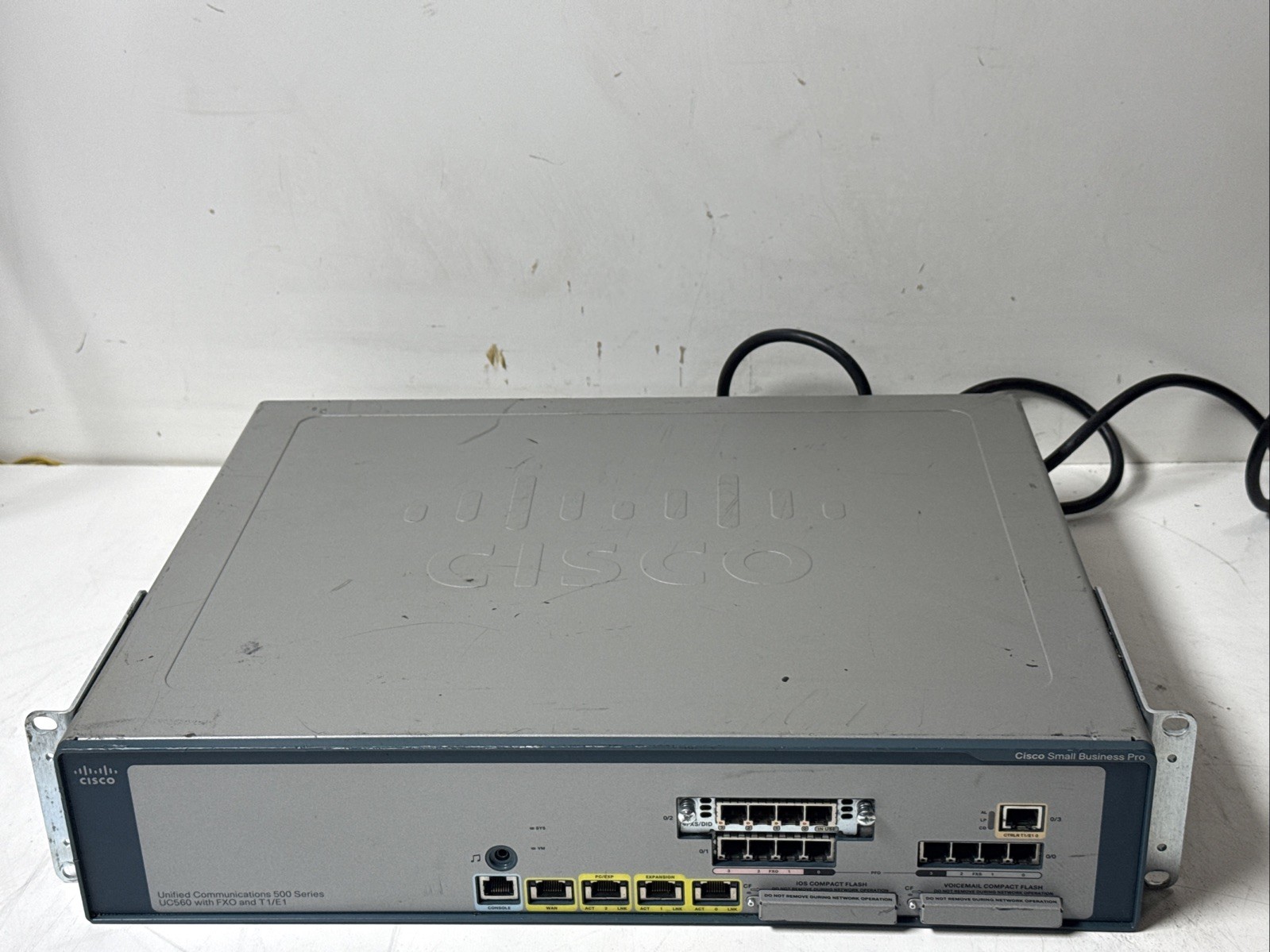 Cisco Small Business Pro Unified Communications 500 Series UC560W With FXO T1/E1
