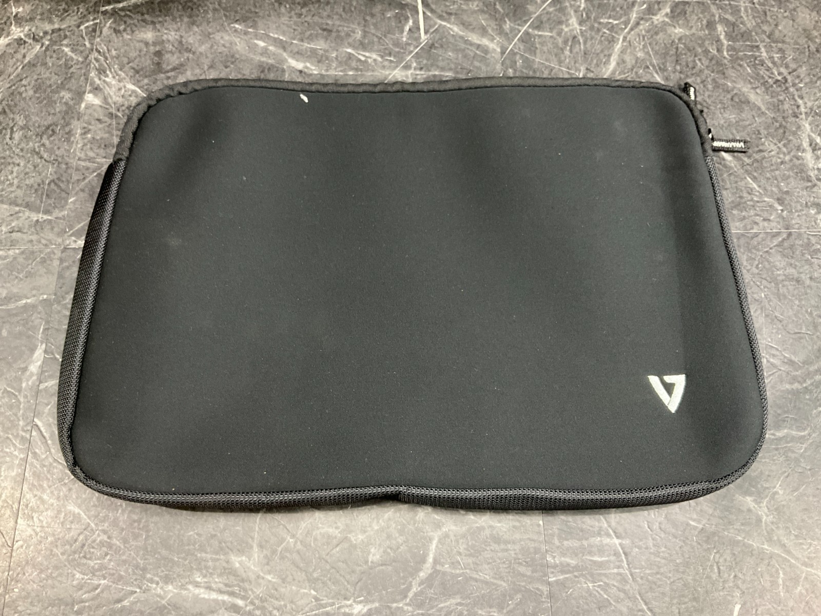 V7 Vantage Laptop Sleeve CSV1-9N ✅❤️️✅❤️️ NEW IN PACKAGING