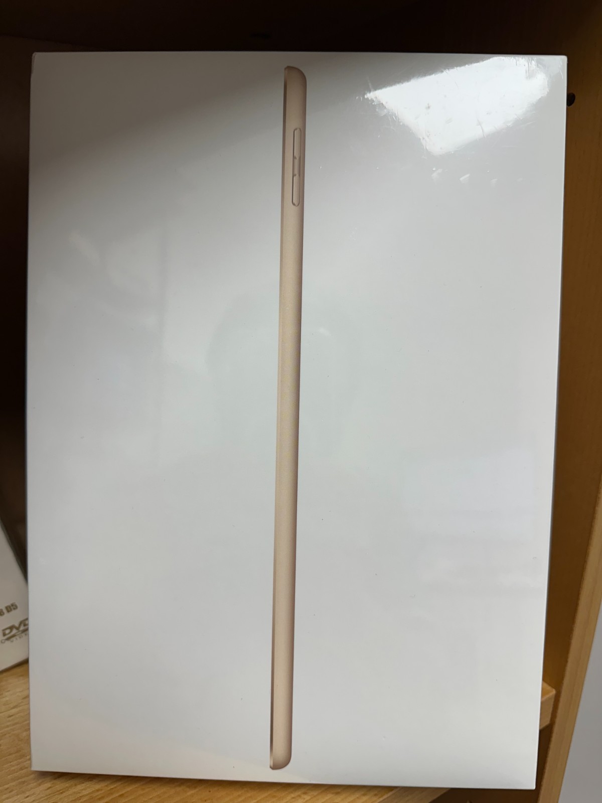 BRAND NEW SEALED Apple  IPAD 5TH GENERATION GOLD -32G
