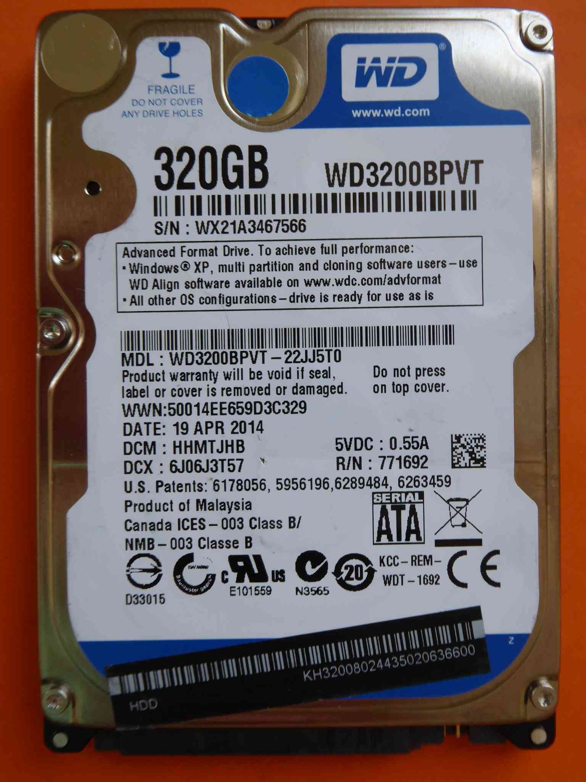 Western Digital WD3200BPVT-22JJ5T0 DCM: HHMTJHB 19 APR 2014 WD Blue 320GB