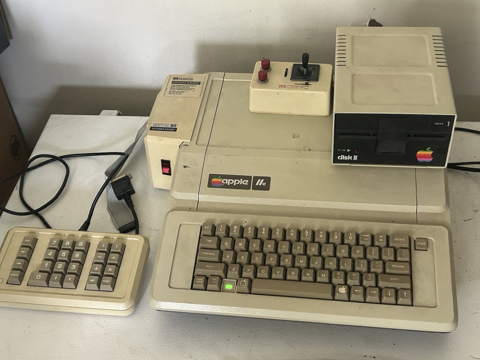 Apple IIe Computer A2S2064 Disk Drive A2M0003 Sys Saver Numeric Pad Haye G2U