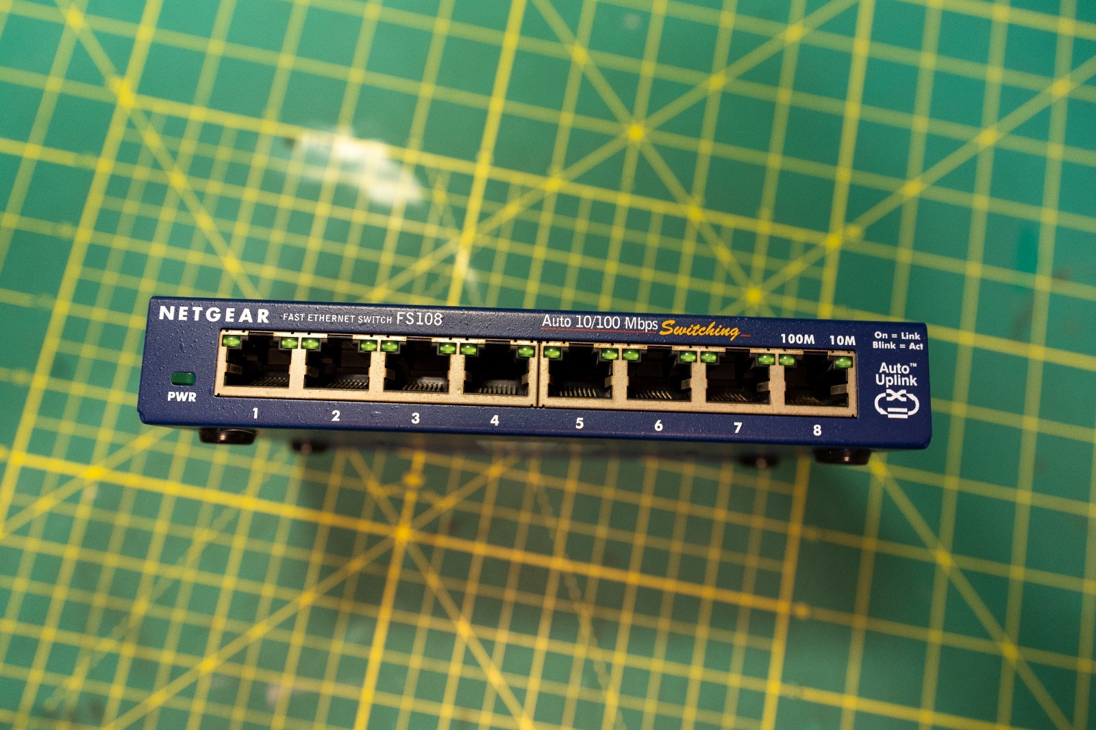 NETGEAR FS108 8-Port 10/100 Mbps Fast Ethernet Switch