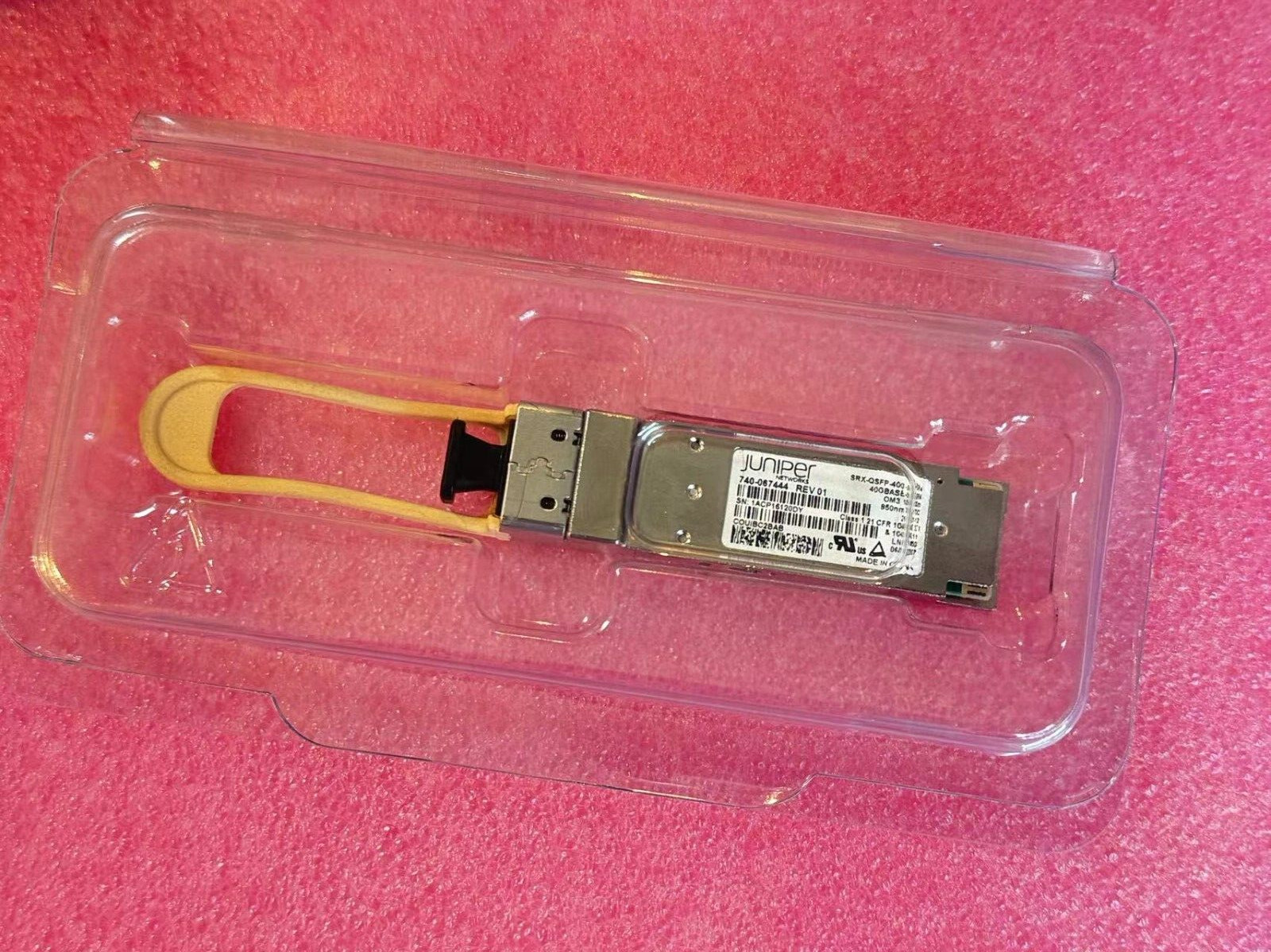Juniper Networks 740-067444  SRX-QSFP-40G-SR4 OM3 100m 850nm