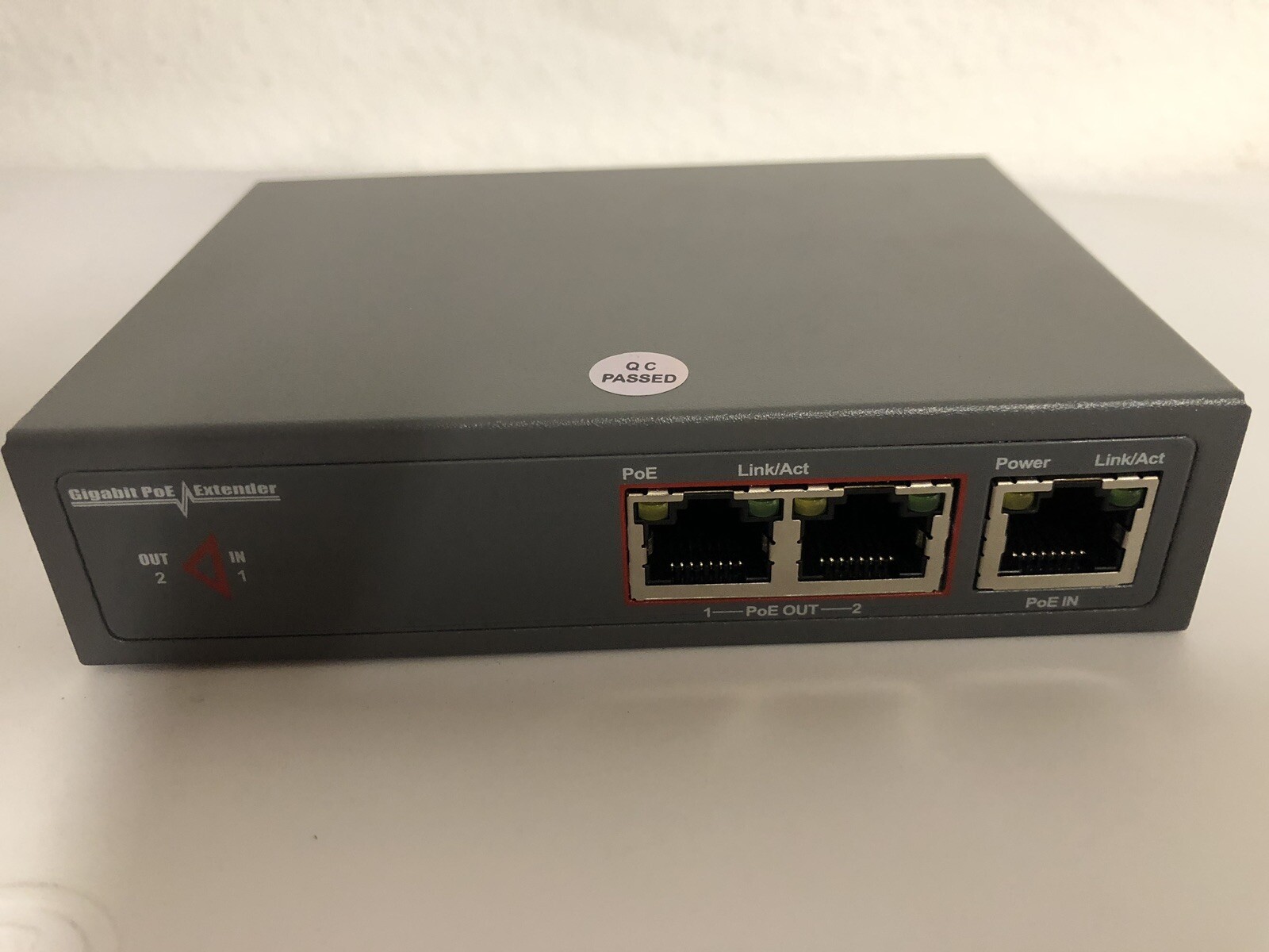 Two ports PoE Switch extender powered by one poe in Two ports out 60w pass-thru