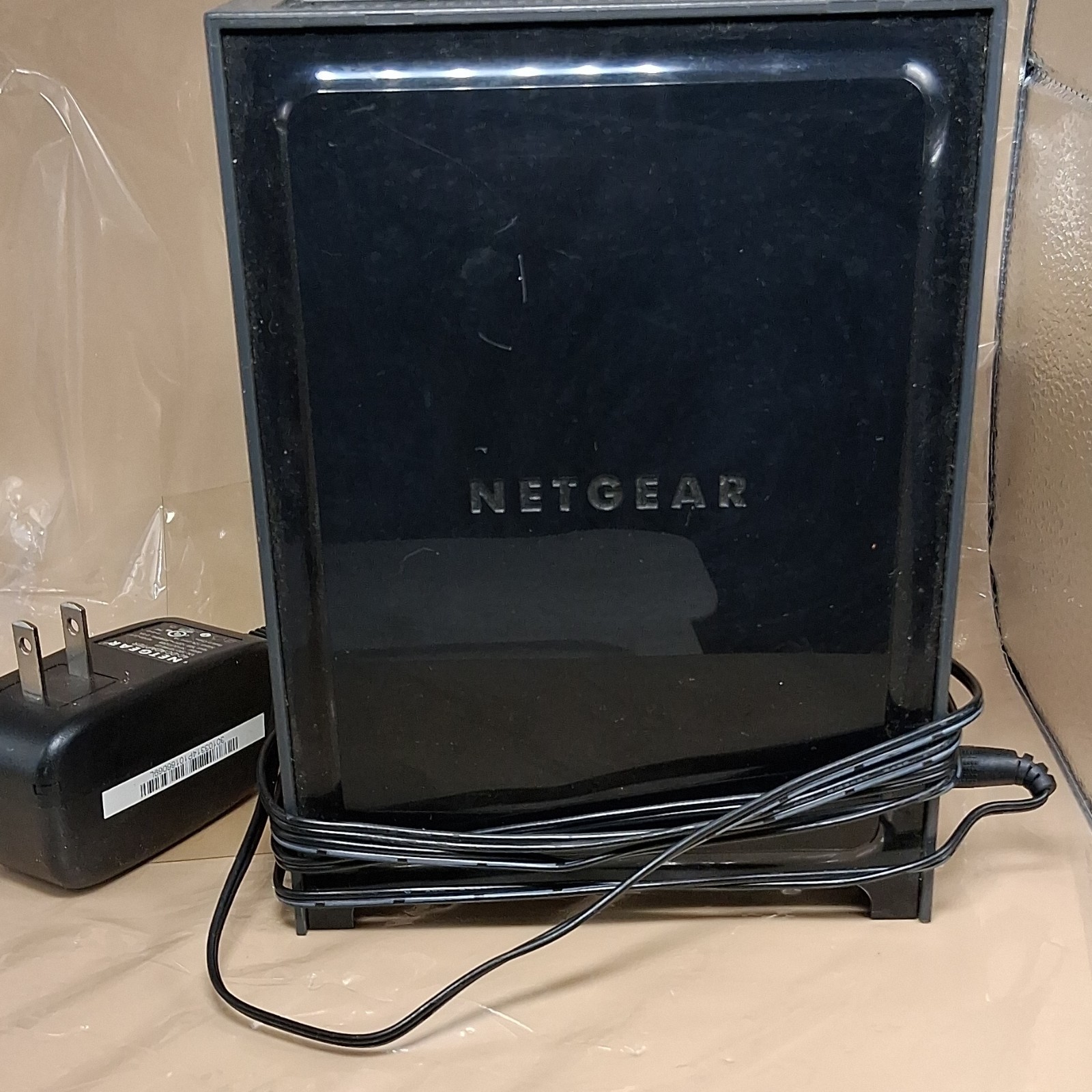 NETGEAR WNR2000 v2 N300 300Mbps Wireless Router 4-Port WPS Black w/ Adapter