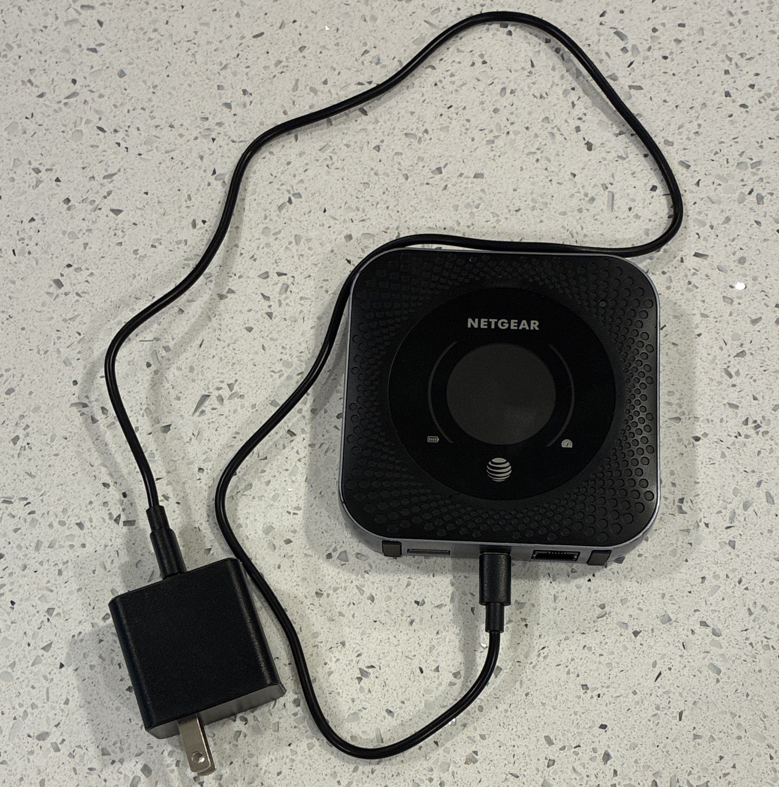 NETGEAR MR1100 AT&T LTE Wi-Fi Hotspot Modem, Battery Powered, Black no sim
