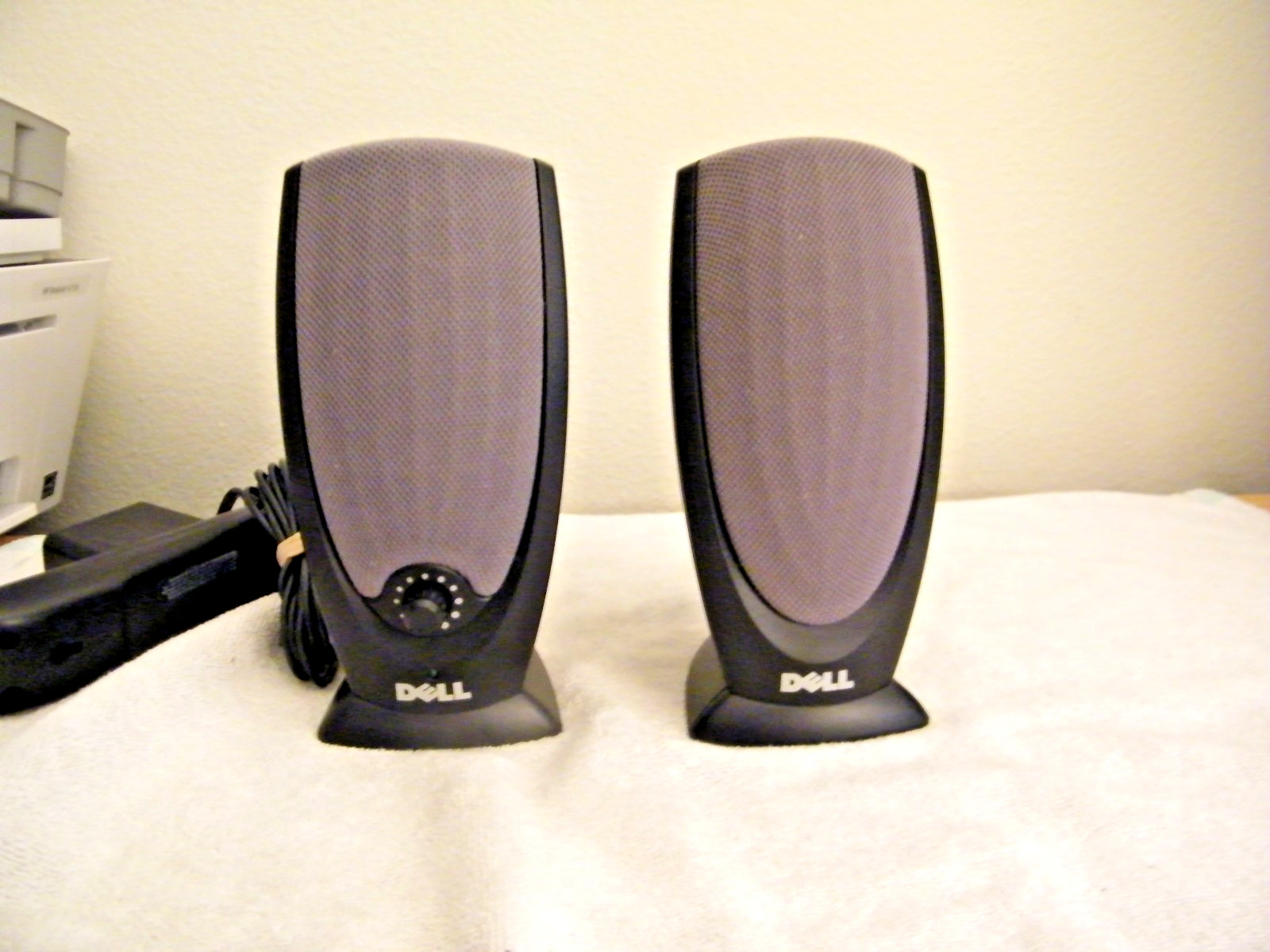 *GENUINE PAIR OF DELL TWO CHANNEL MULTIMEDIA SPEAKERS WITH POWER ADAPTER (A215)*