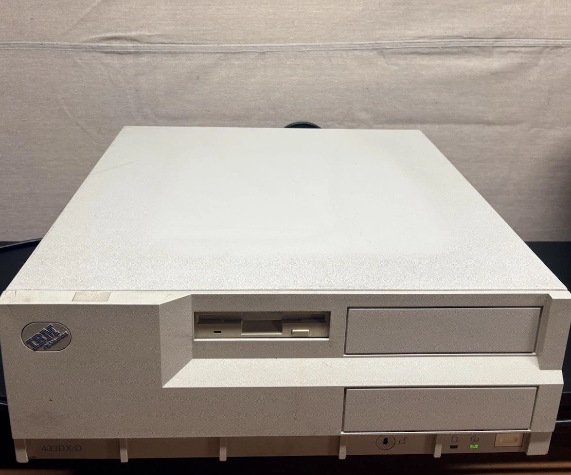 Vintage IBM ValuePoint 433DX/Sp Computer Turns On ****Pls Read