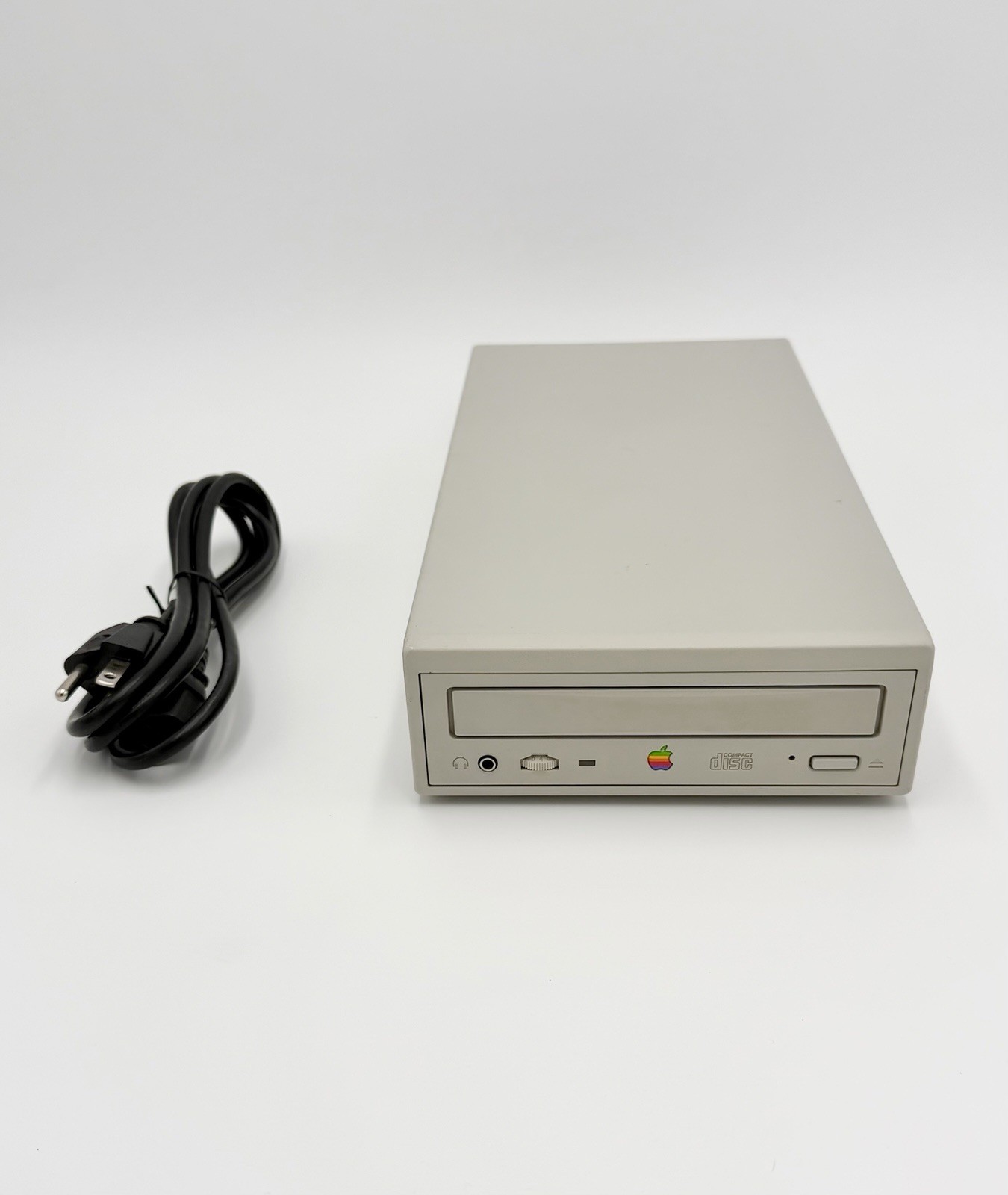 Apple Vintage AppleCD 300e Plus SCSI CD-ROM Drive M2918, Powers On Untested