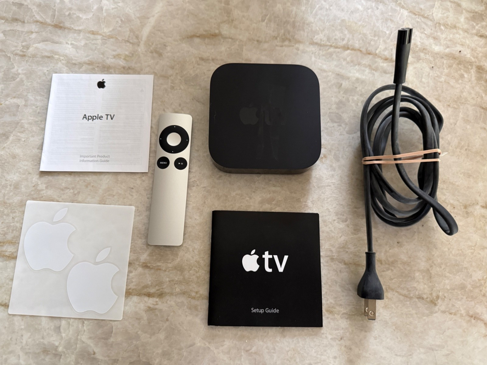 Apple TV  A1469 3rd Gen HD Media Streaming Box w/ Remote & Power Supply Manuals