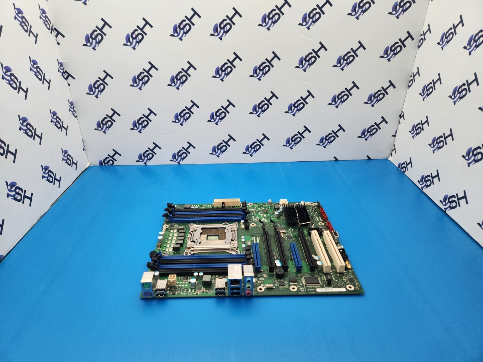 Fujitsu D3128-B25 GS 1 Intel C600 Sockel 2011 ATX Mainboard.