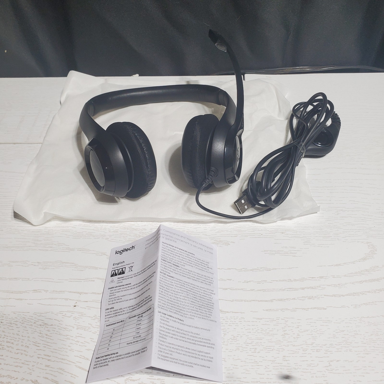 Logitech H390 Over-Head Comfort USB Headset w/ Noise-Canceling Microphone * NEW