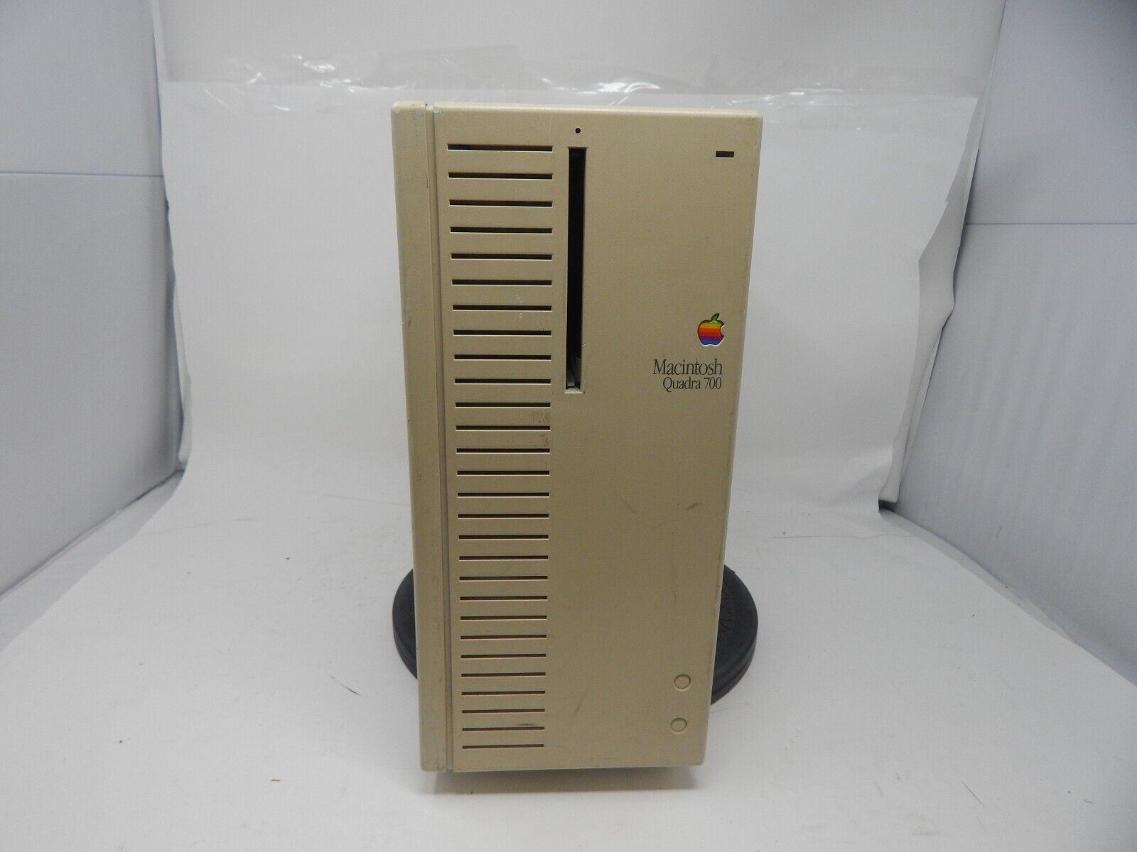 Vintage Apple Macintosh Quadra 700 Computer PC M5920 Powers On