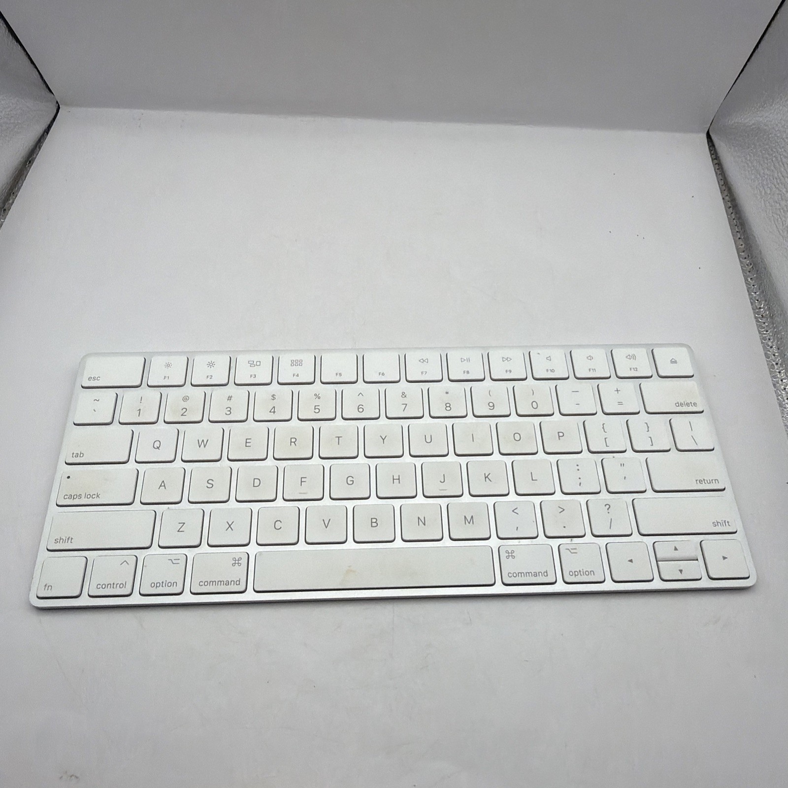 GENUINE Apple Magic Keyboard 2 Wireless A1644 Rechargeable Tested