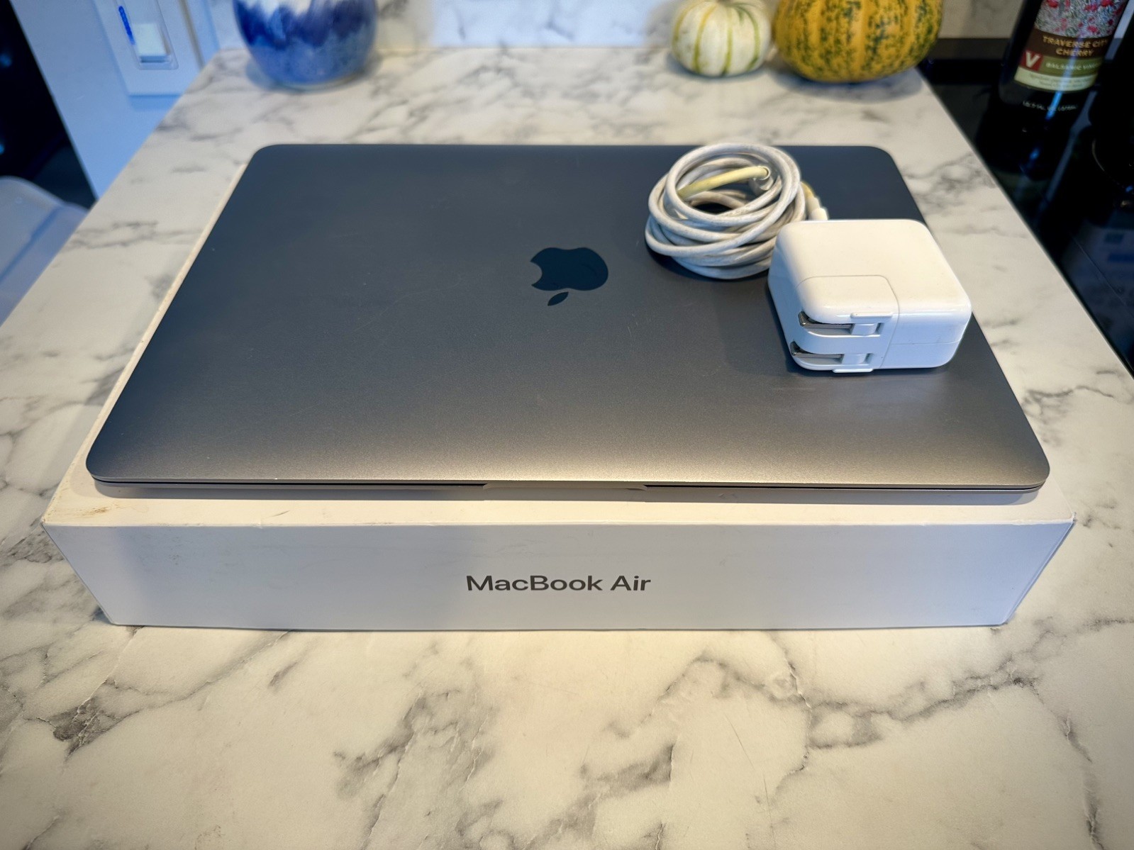 2018 Apple MacBook Air 13" | i5 1.6GHz | 8GB RAM | Gray | Sonoma