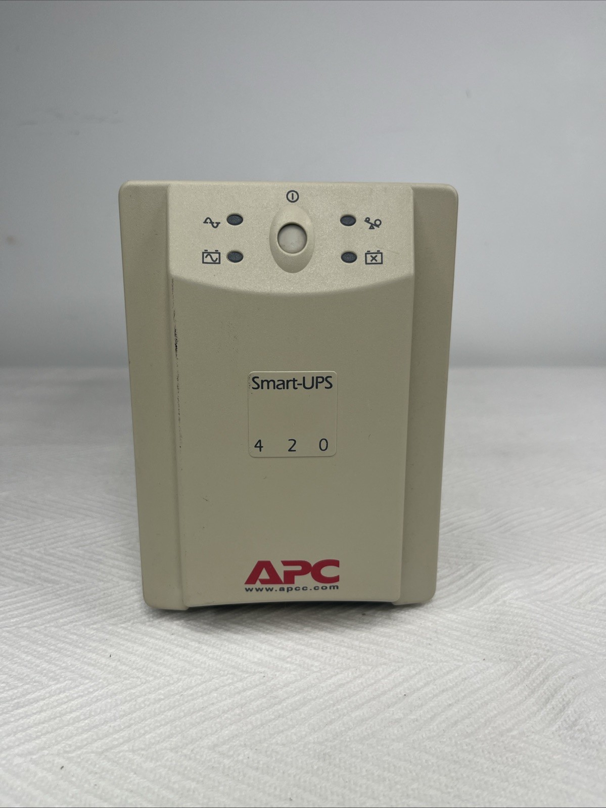 APC SU420INET Smart-UPS 260 Watts / 420 VA 230V EU Power Backup 4x Outlets