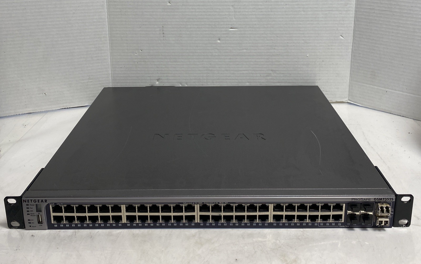 Netgear ProSafe GSM7352S 48 + 4 Gig. L3 Managed Stackable Switch