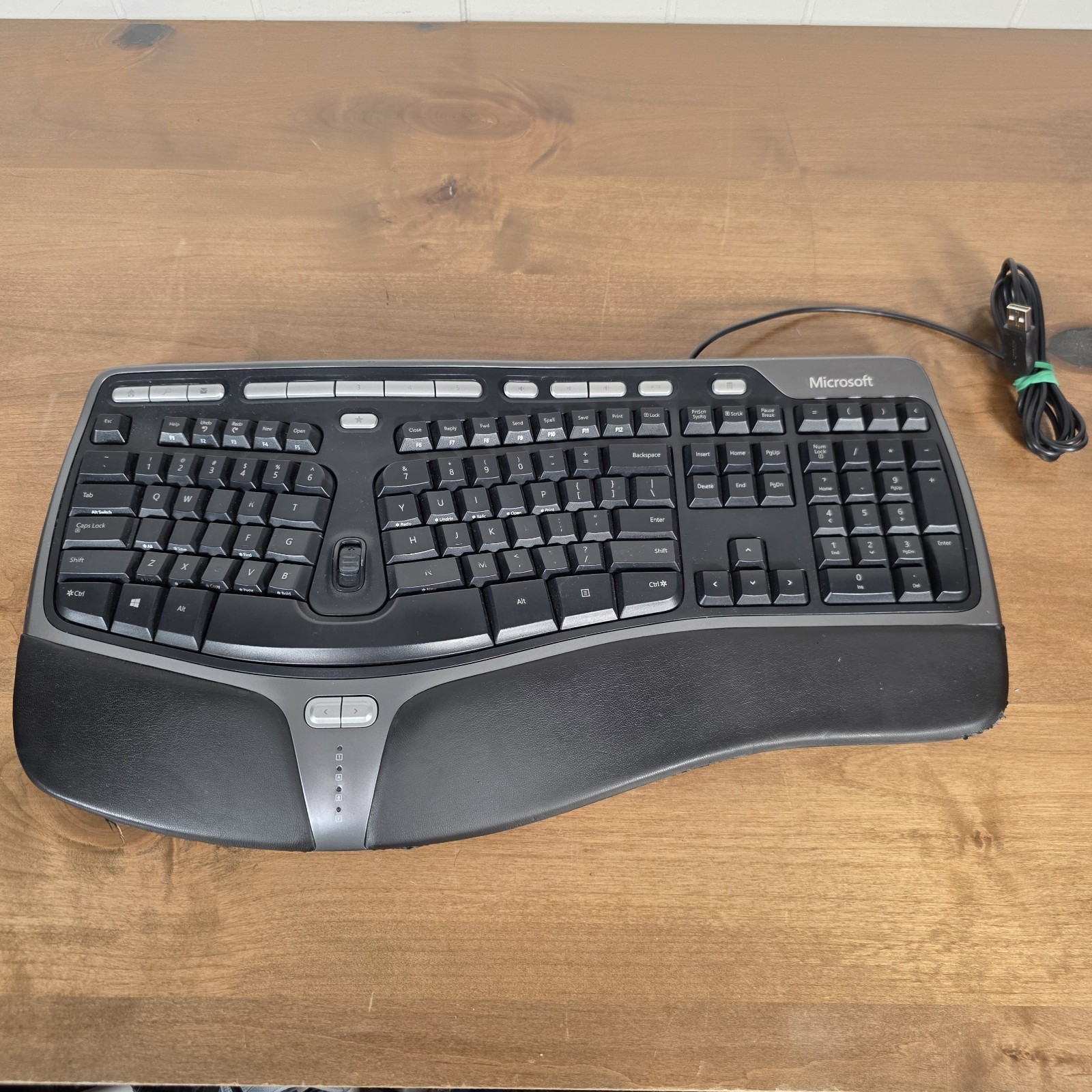 Microsoft Natural Ergonomic Keyboard 4000 v1.0 USB Wired Black KU-0462