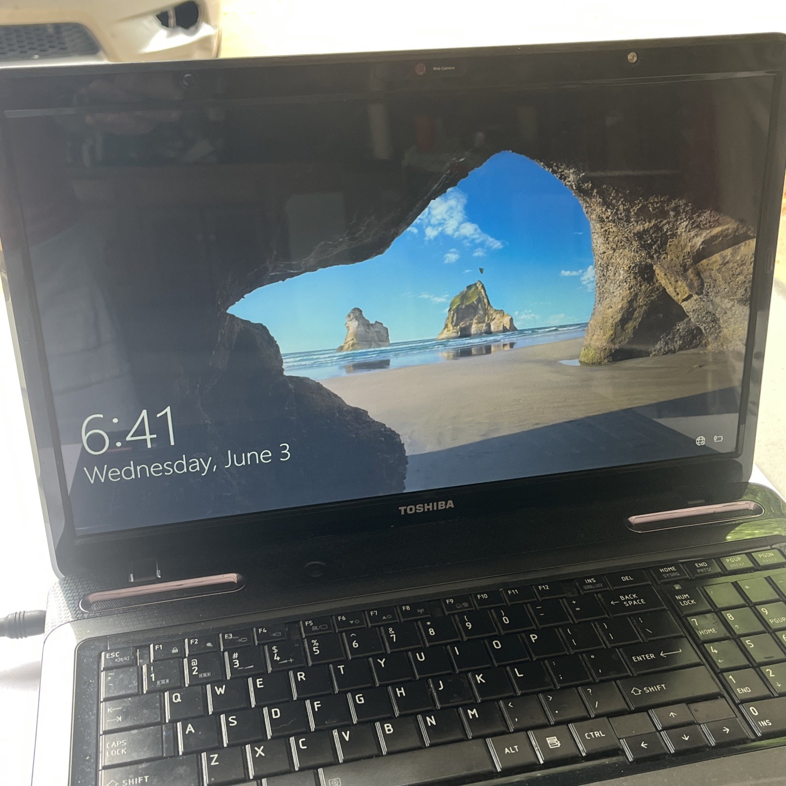Toshiba Satellite L675D-S7104 AMD Turion 2 P560 Dual-Core 2500MHz W/ Cables