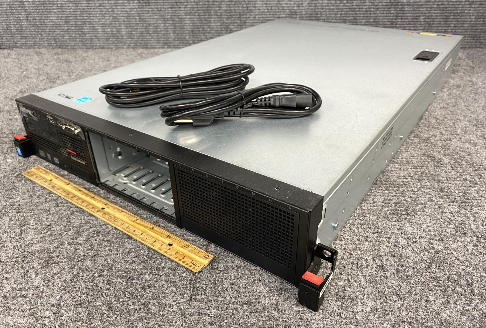 Lenovo ThinkServer RD640 Server w/ Xeon E5-2640, 16GB, 9260-8i, 2x PSU & Cords