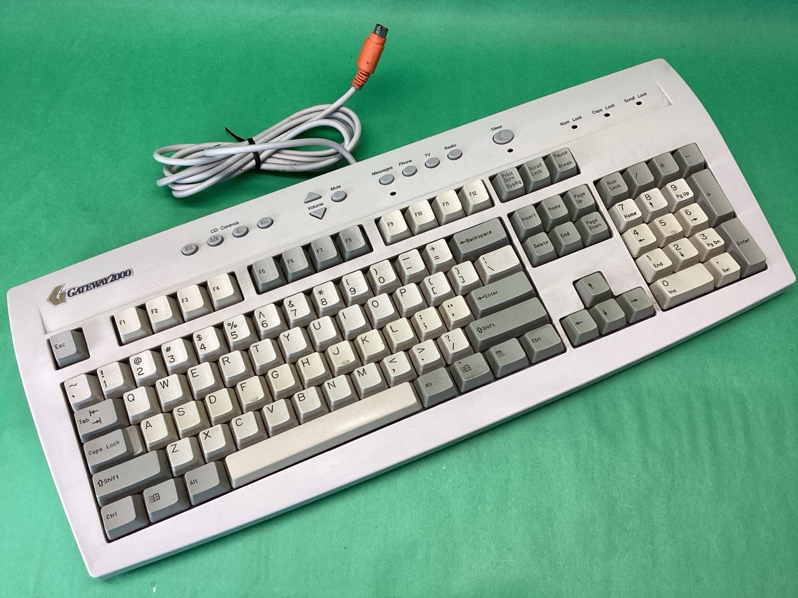 Vintage Gateway 2000 Wired Beige PS/2 Windows Keyboard E06150US011-C - UNTESTED