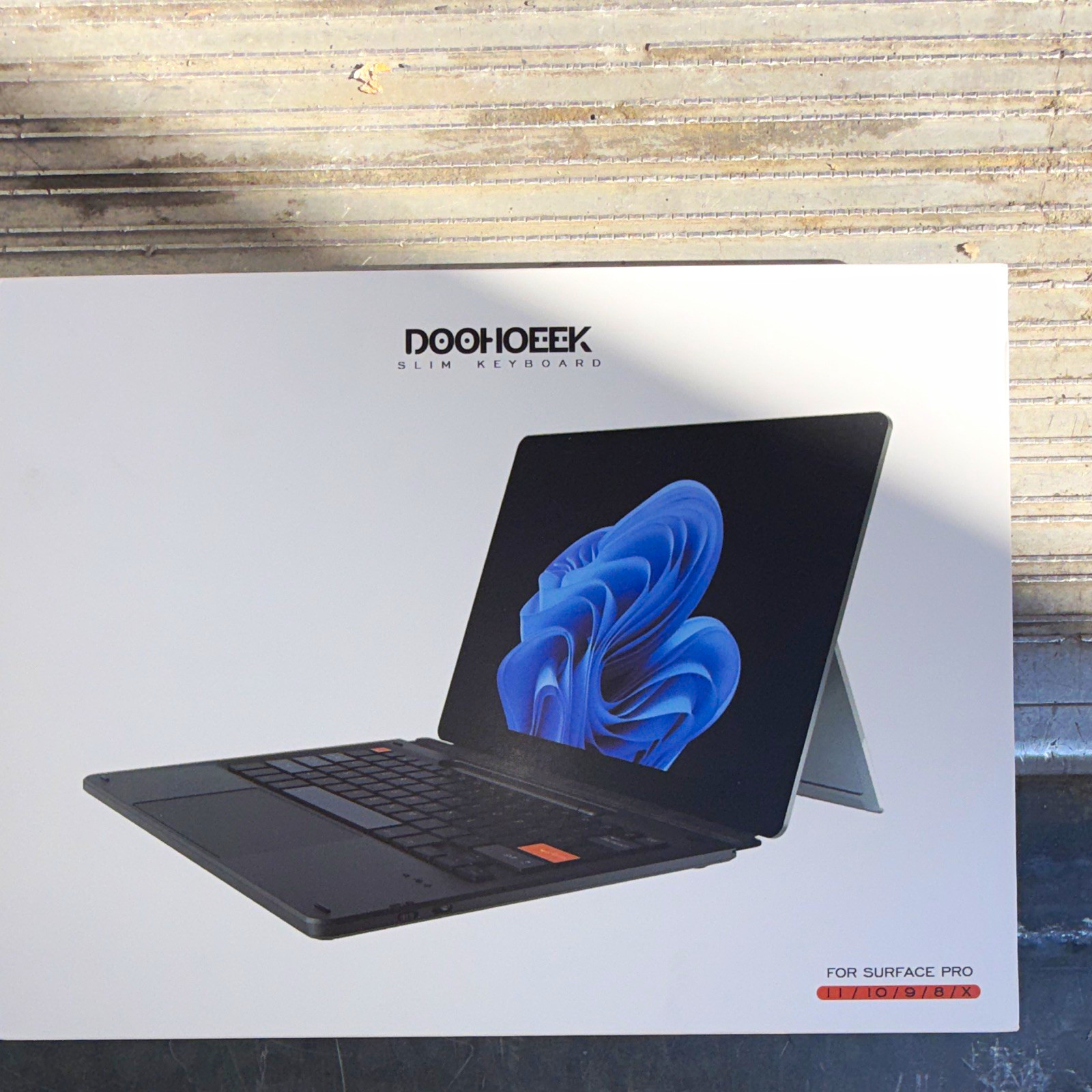 Doohoeek K15 Slim Bluetooth Backlit Keyboard w/ Touchpad for Surface Pro Black