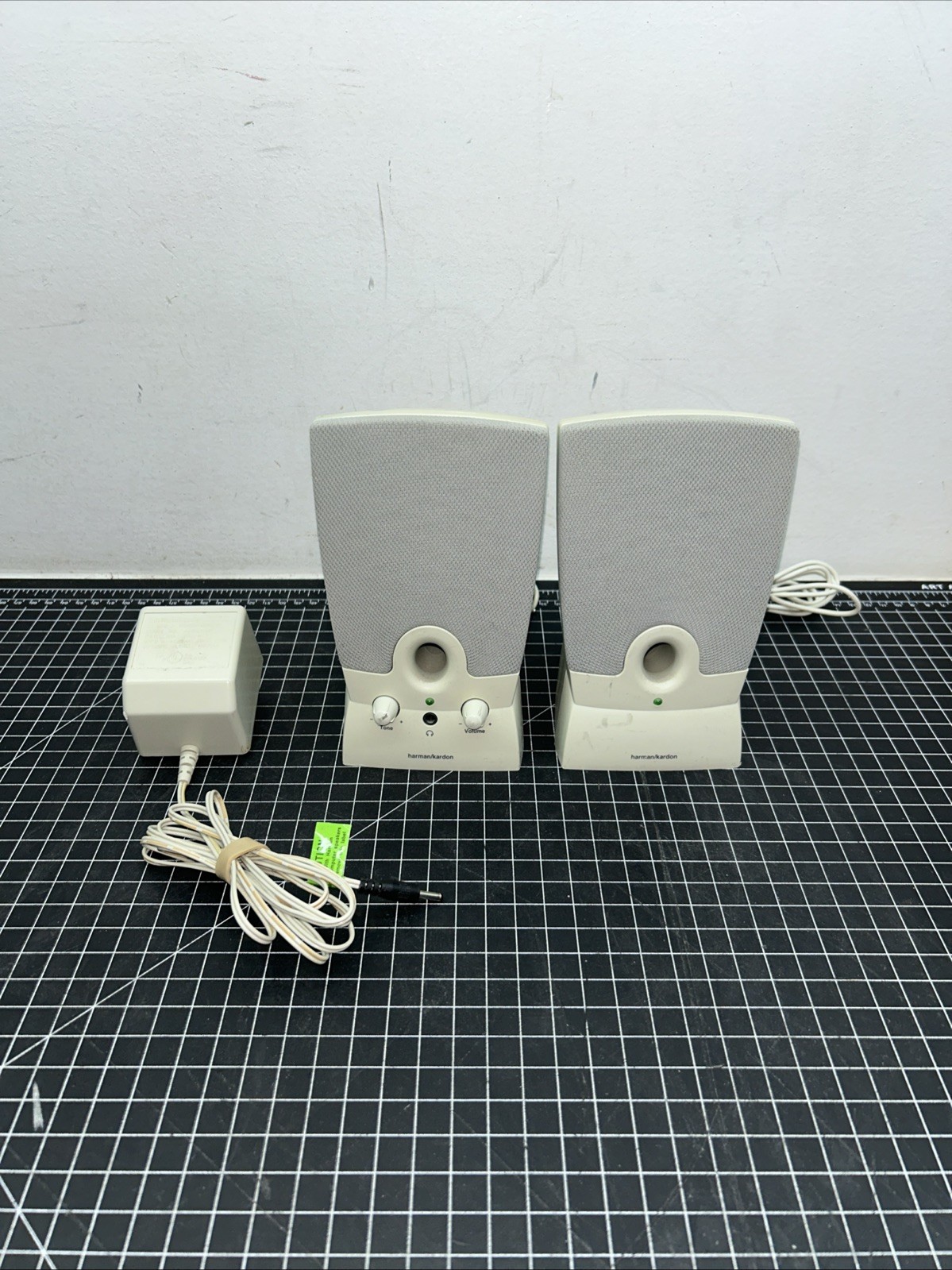 Harman Kardon 2320V Multimedia Computer System Speakers - White