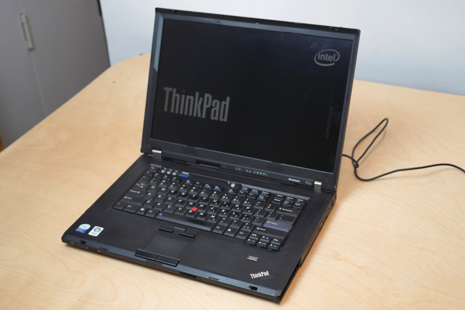 Lenovo ThinkPad T61p Core 2 Duo T7800 2.6GHz 2GB RAM No SSD