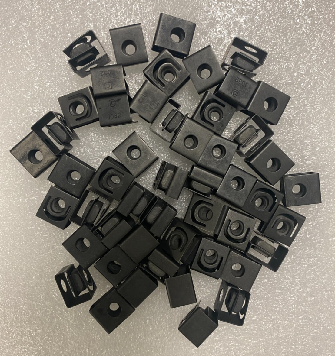 DataFig Black 10-32 SLIDE-ON Rack Mount Cage Nuts 50 Pack (For Round Hole Rack)