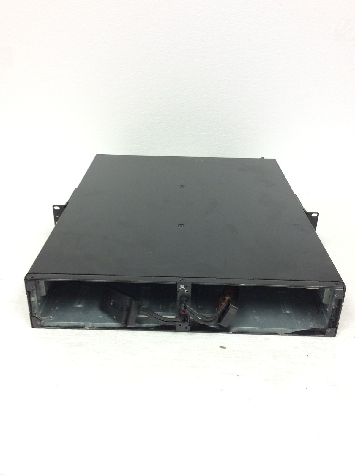 APC SRT96BP 96V 3kVA Rack Mount Battery Pack w/ Rach Ears, No Batteries, QTY