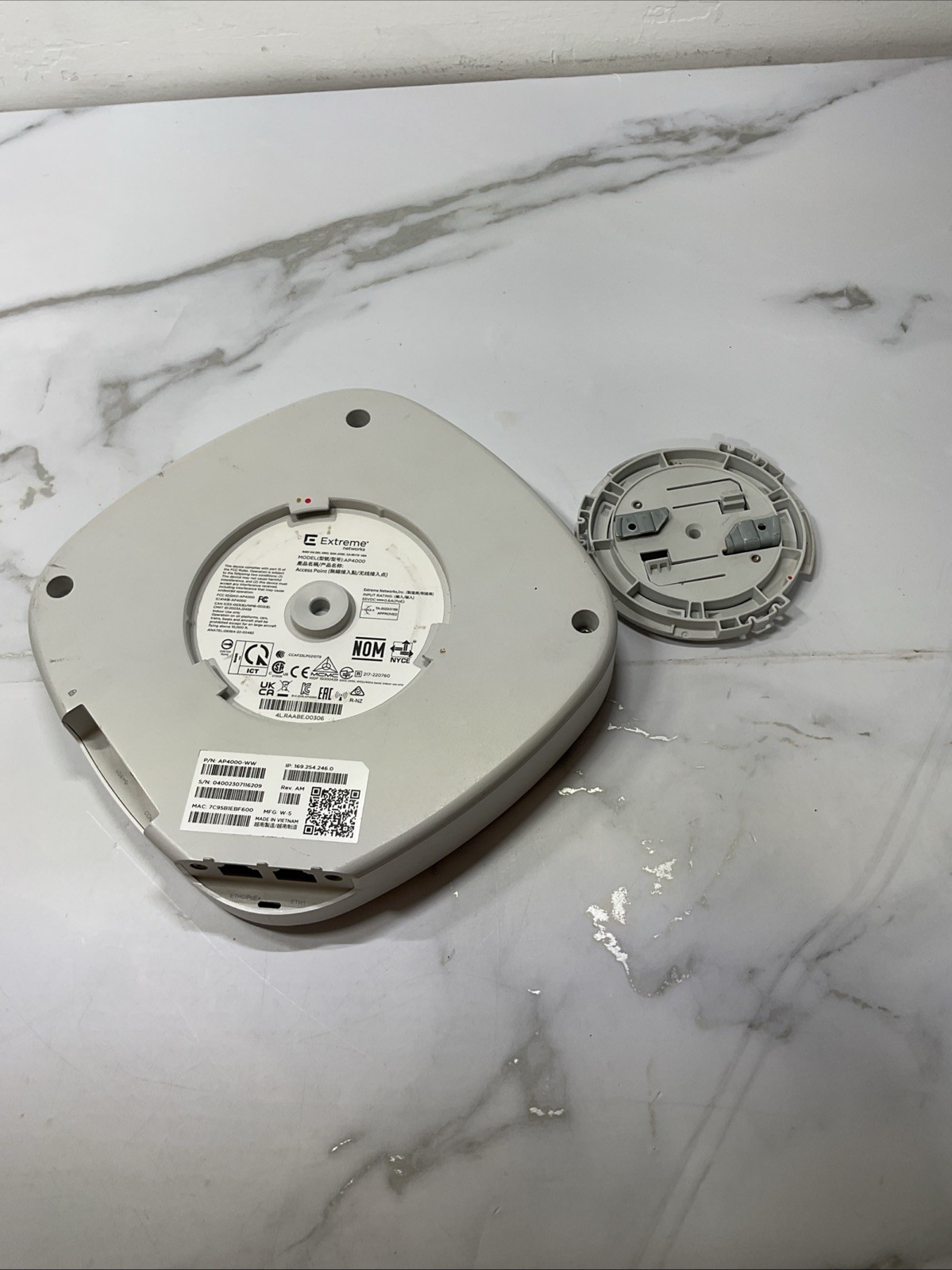 Extreme Networks AP4000-WW Indoor Wireless Access Point Wi-Fi 6E