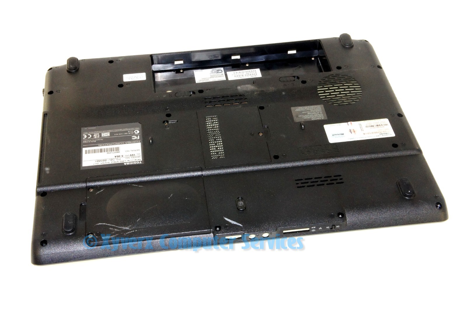 V000140270 GENUINE TOSHIBA BASE COVER SATELLITE L355 (GRD B)(A02)