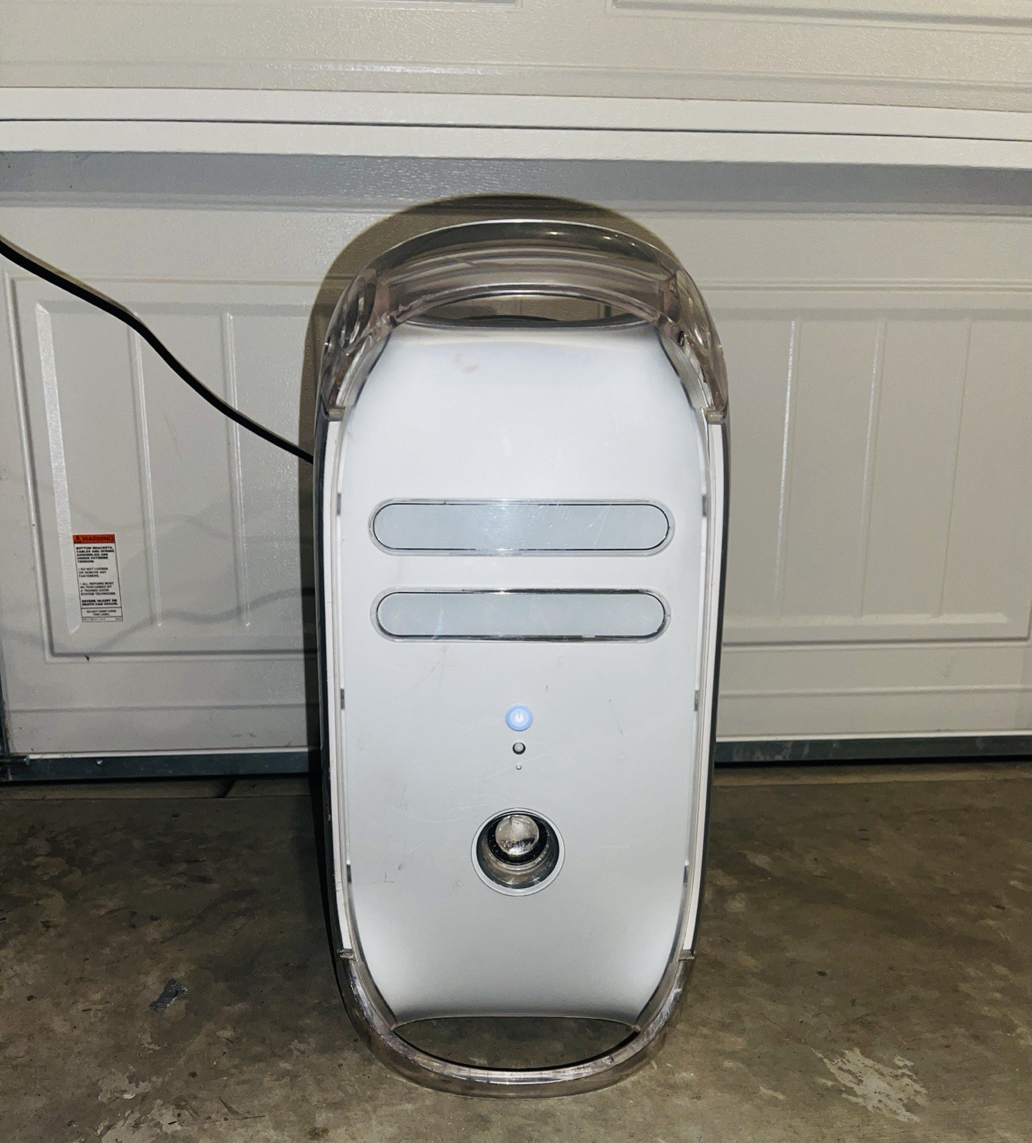 Apple Power Mac G4 (Model M8493) – Turns On, Untested