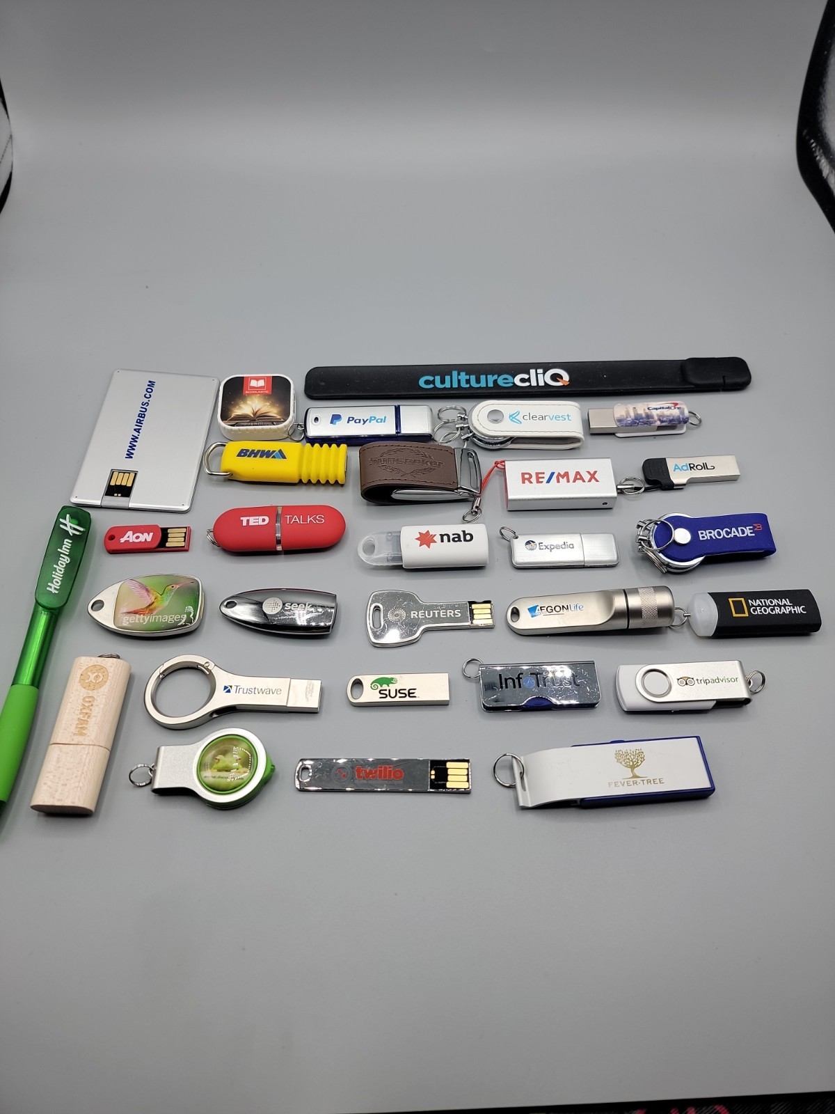 LOT OF 29 USB Flash Drive Custom Memory Sticks Pen Drive Untested Unchecked