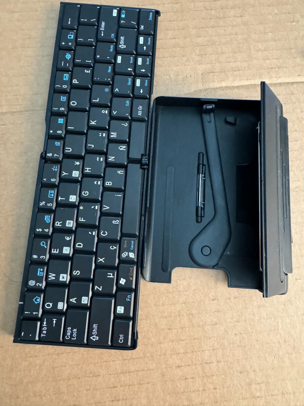 PalmPilot Universal Wireless Keyboard By palmOne Portable Foldable Black ***Read