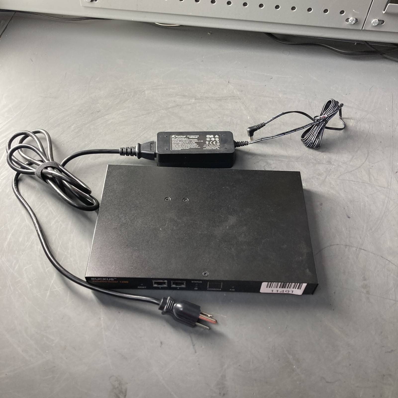 Ruckus ZD1200 ZoneDirector 1200 LAN Controller 901-1205-UN00 With AC Adapter