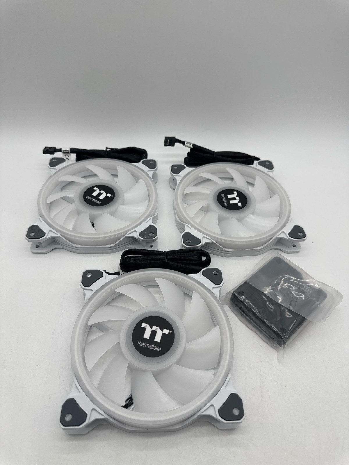 Thermaltake Riing Quad 140mm RGB Case Fan TT Premium Controller White 3 Pack