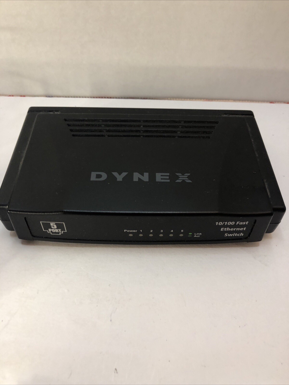 Genuine Dynex (DXESW5) 5-Ports 10/100 Mb for Network Desktop Computer Laptop