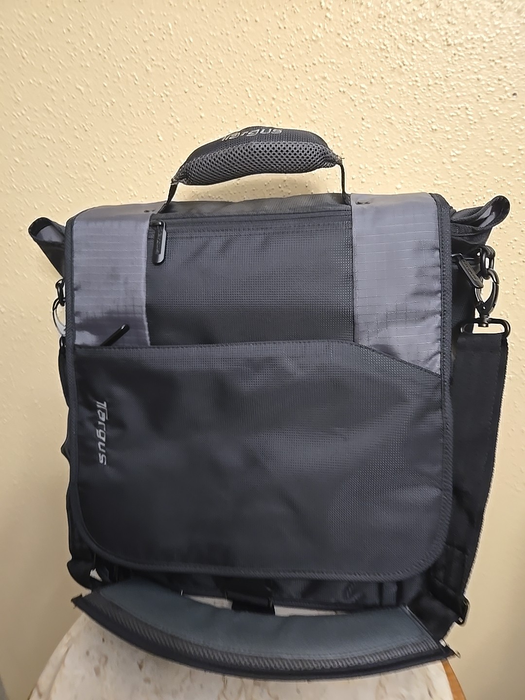 Tragus Expandable Messenger Laptop Backpack Bag Messenger Shoulder Bag 