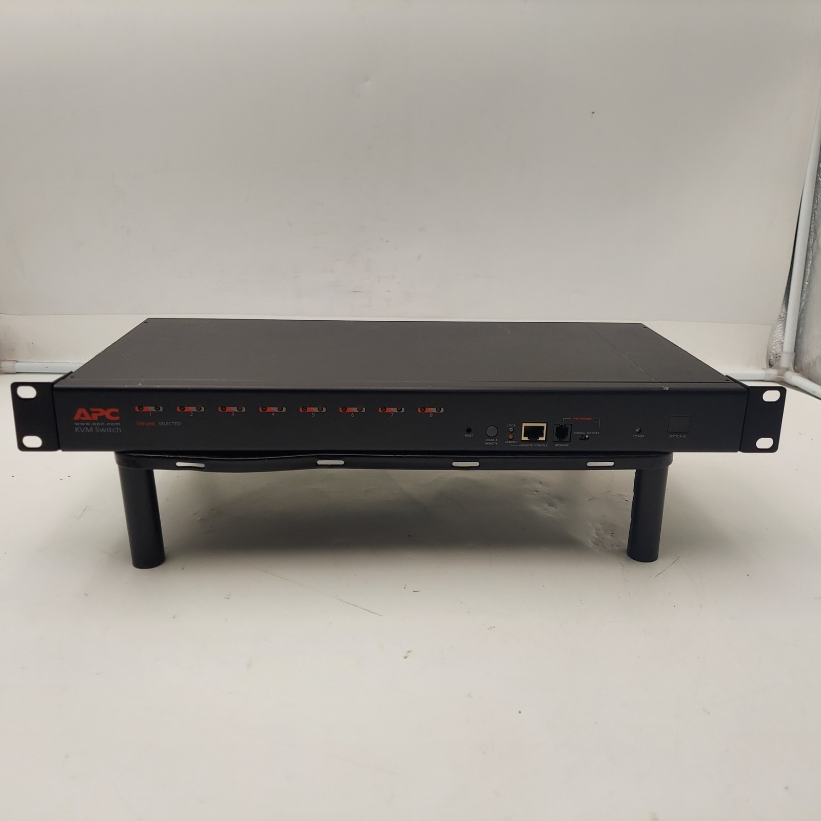 APC  AP5201 8-Port KVM switch